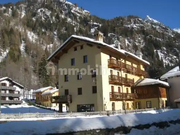 Palazzo - Edificio in vendita a Gressoney-Saint-Jean