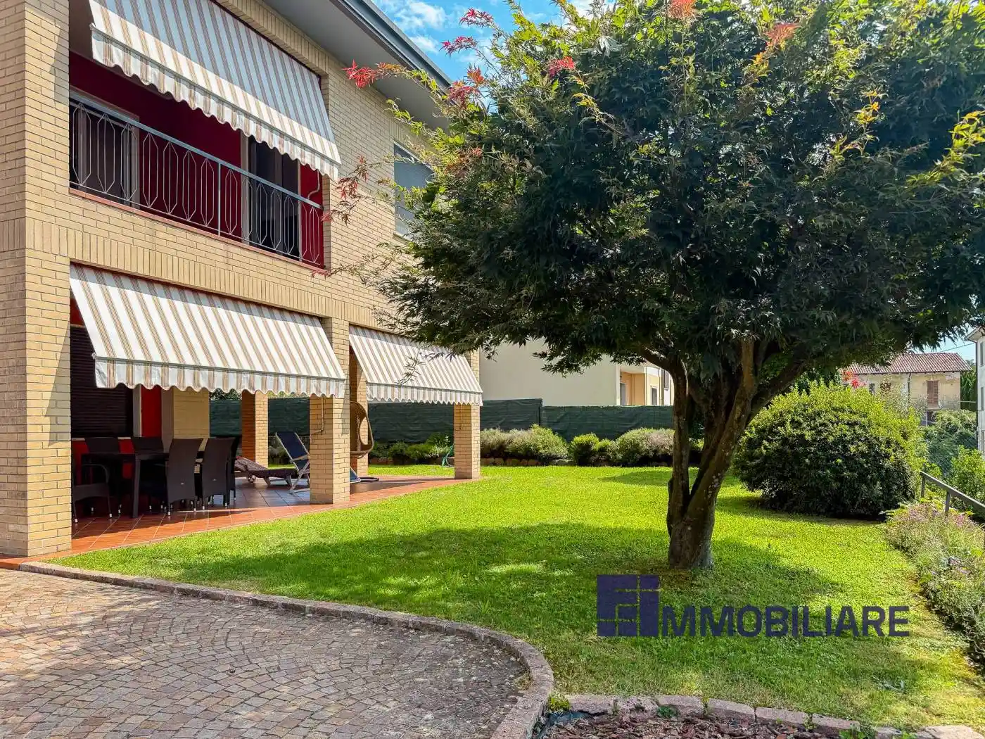 Villa in vendita a Sesto Calende