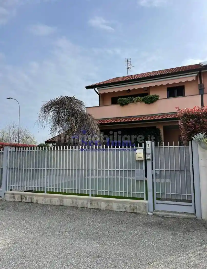 Villa in vendita a Inveruno