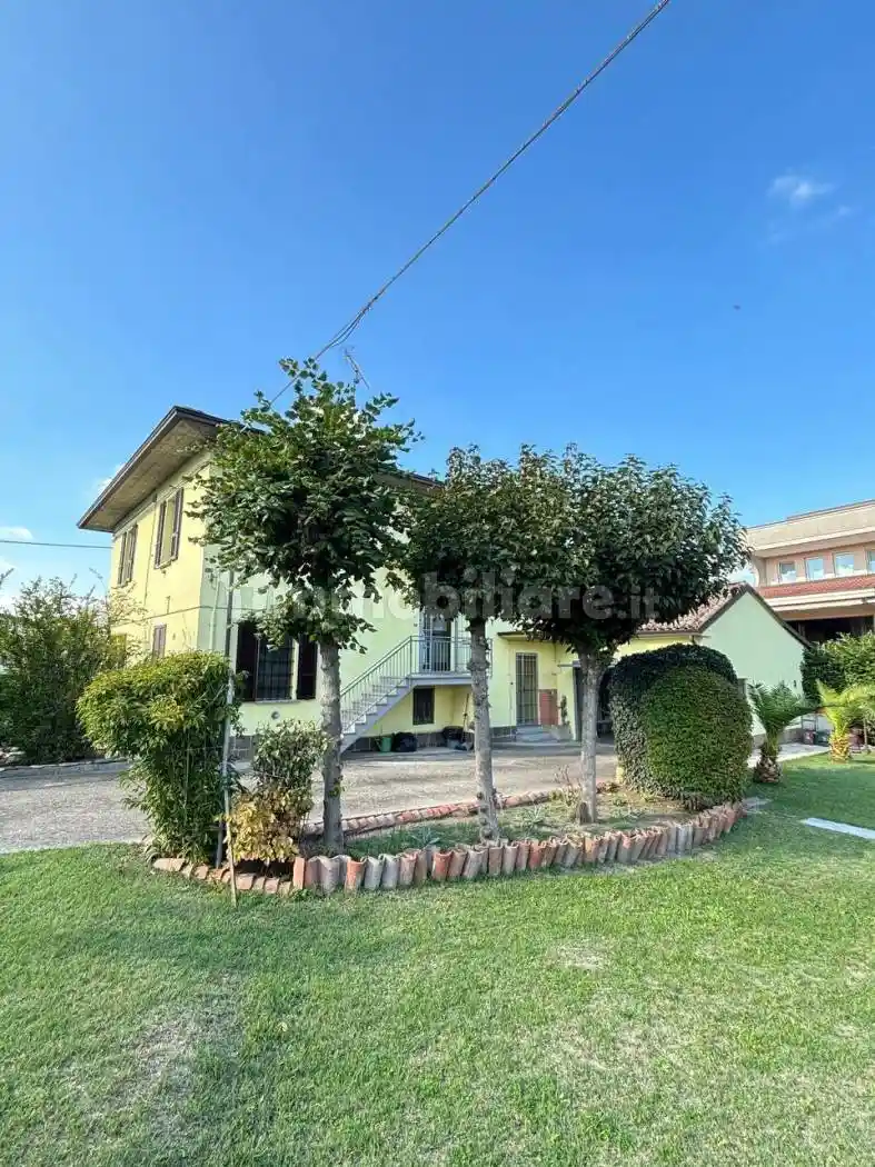 Villa in vendita a Cadeo