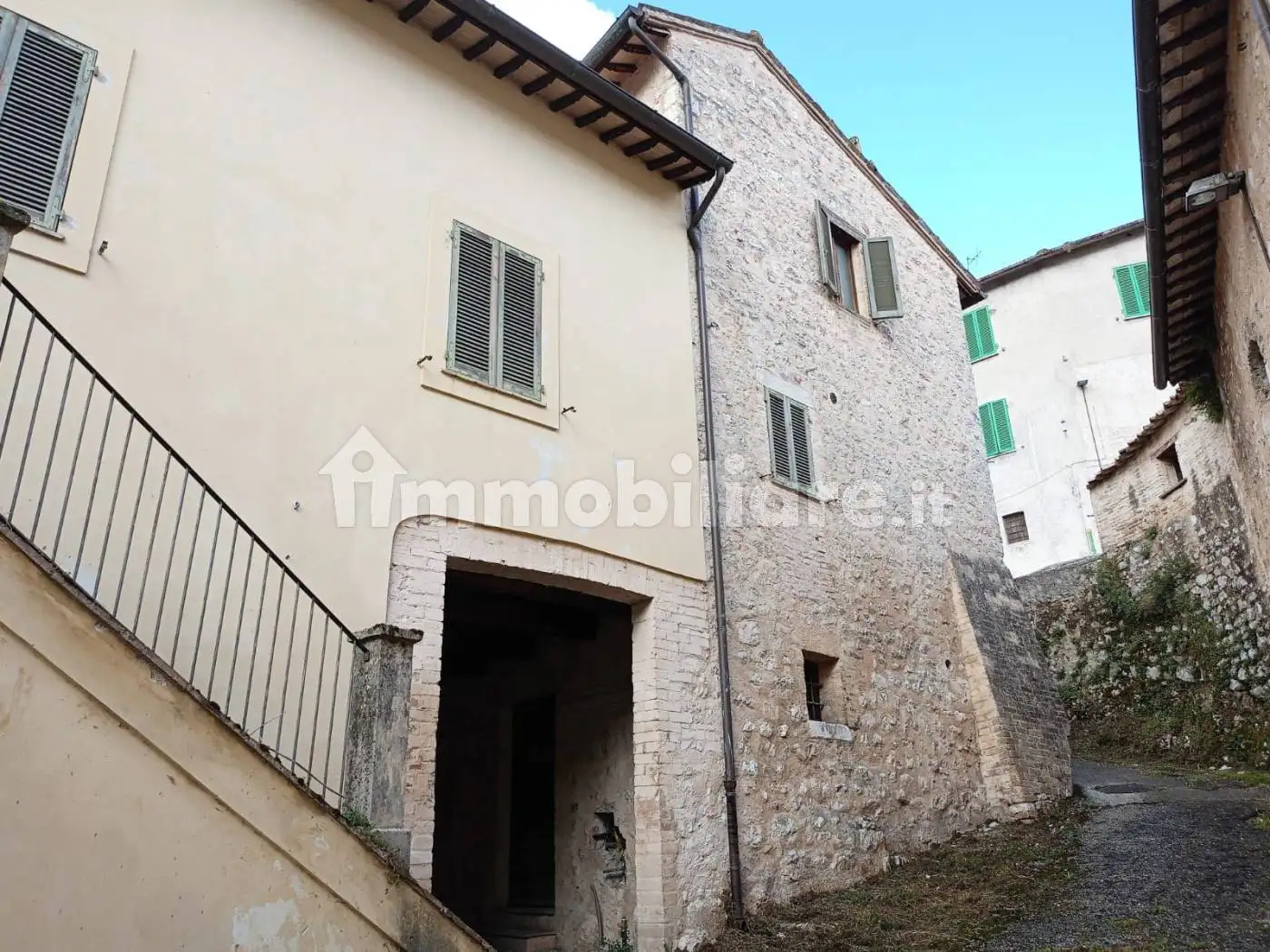 Casa indipendente in vendita a Foligno