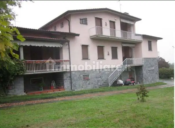 Villa in asta a Castana