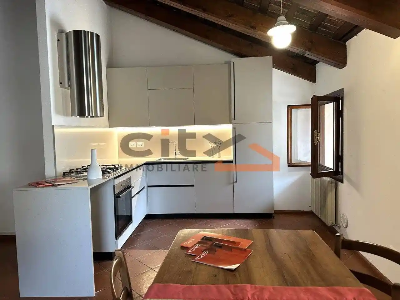 Trilocale terzo piano, Centro, Bassano del Grappa - foto 2