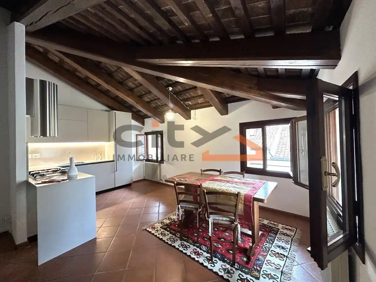 Trilocale terzo piano, Centro, Bassano del Grappa - foto 4