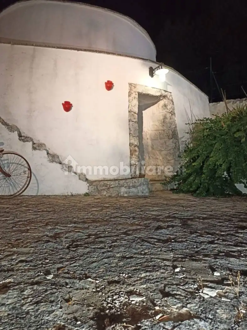 Trullo Contrada Badessa, Campanile, Fumarola, Cavalleriza, Ostuni - foto 4