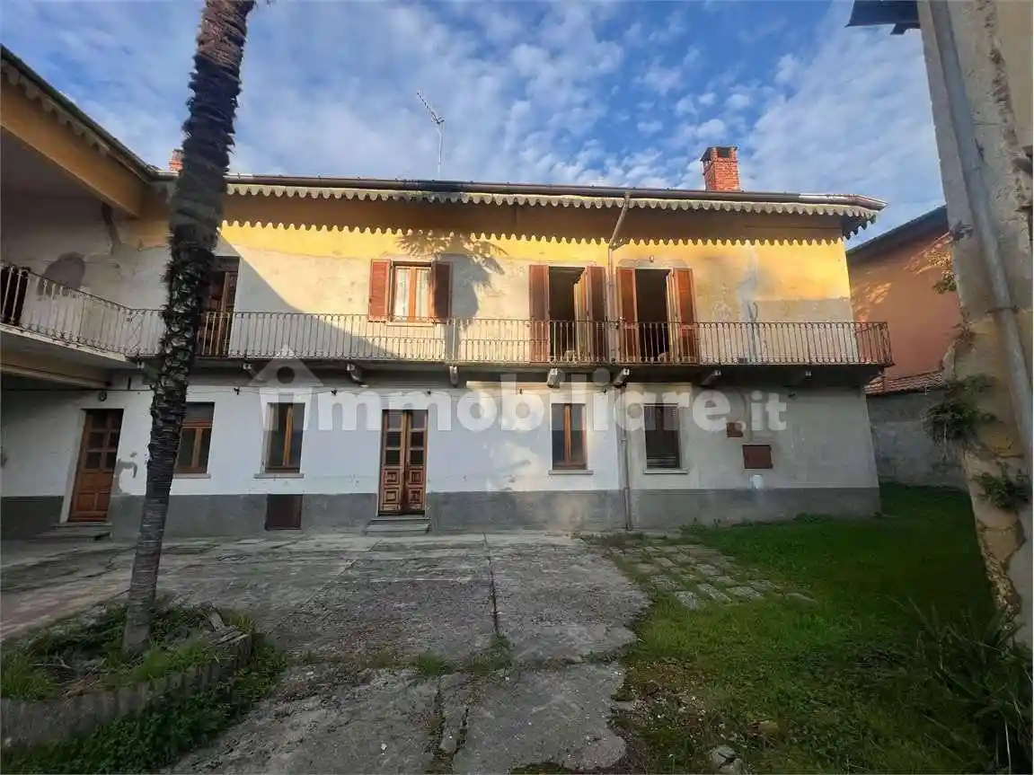 Casa indipendente in vendita a Leggiuno