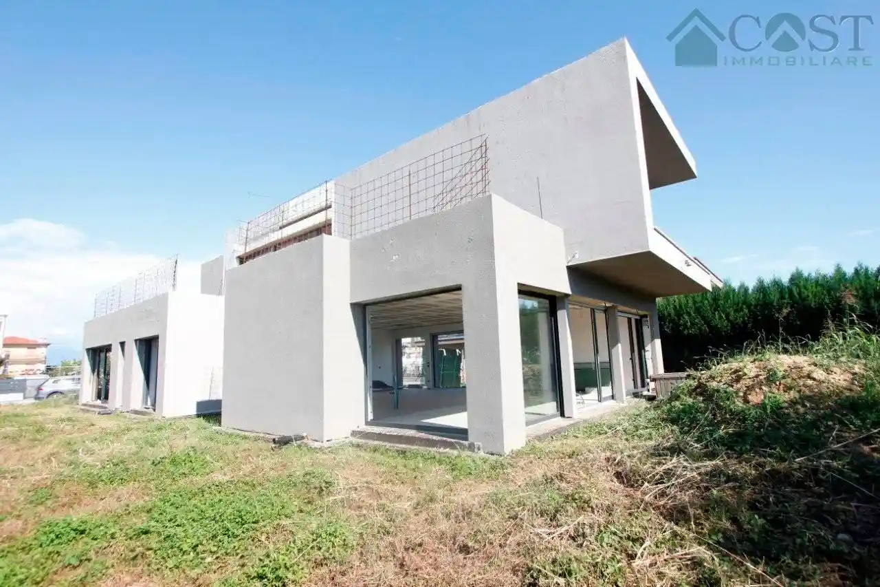 Villa in vendita a Monticello Conte Otto