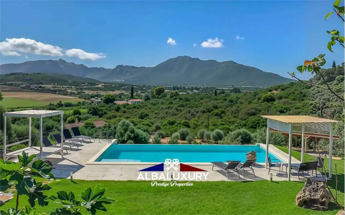 Villa in vendita a Olbia
