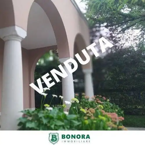 Villa in vendita a Puegnago sul Garda