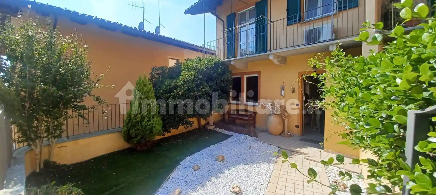 Villa in vendita a Sanfrè