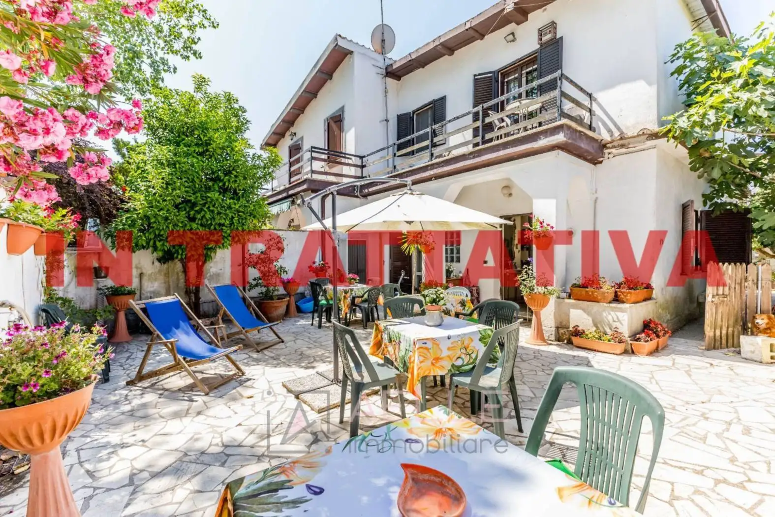 Villa bifamiliare in vendita a Roma