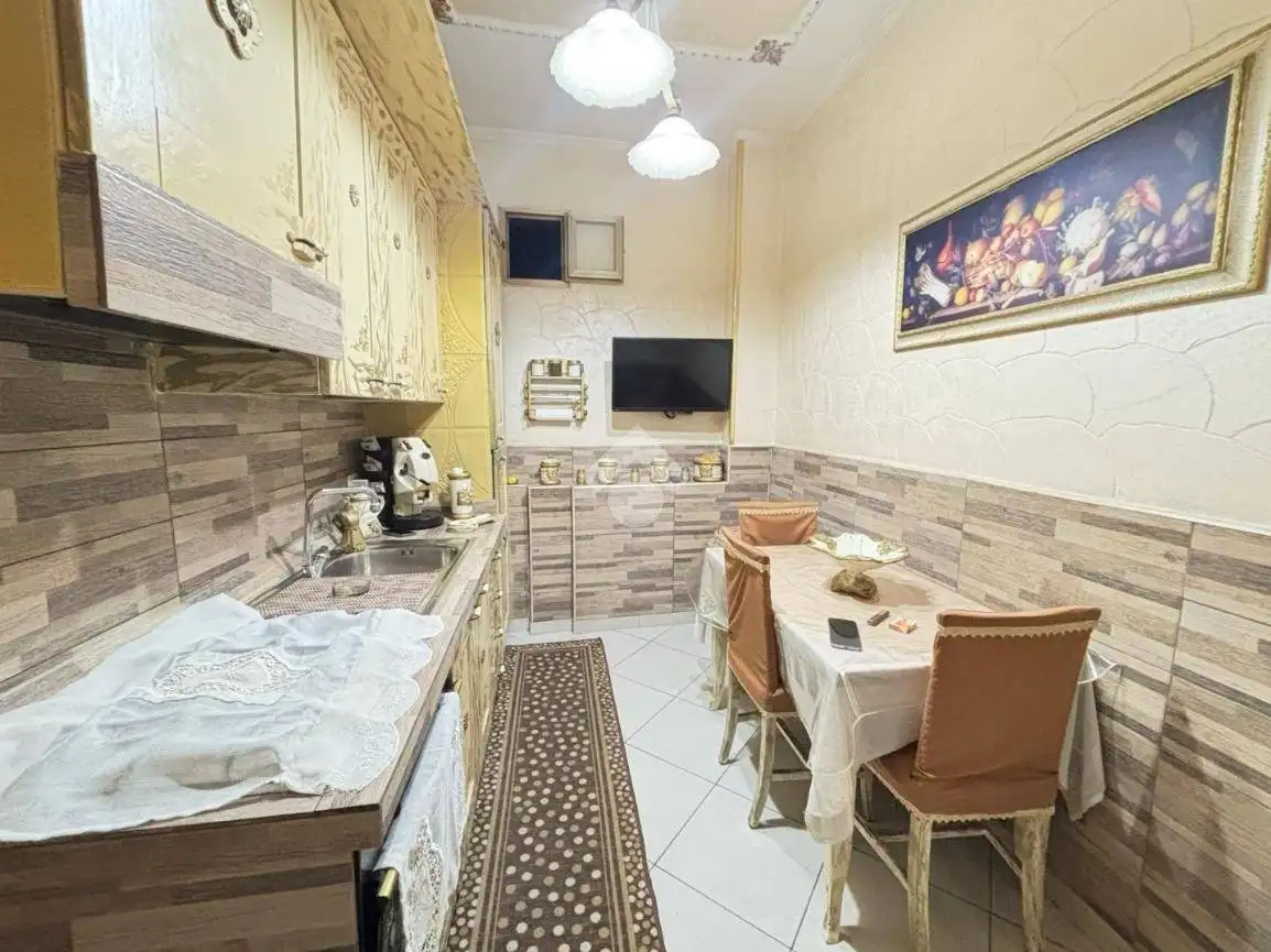 Appartamento in vendita a Napoli