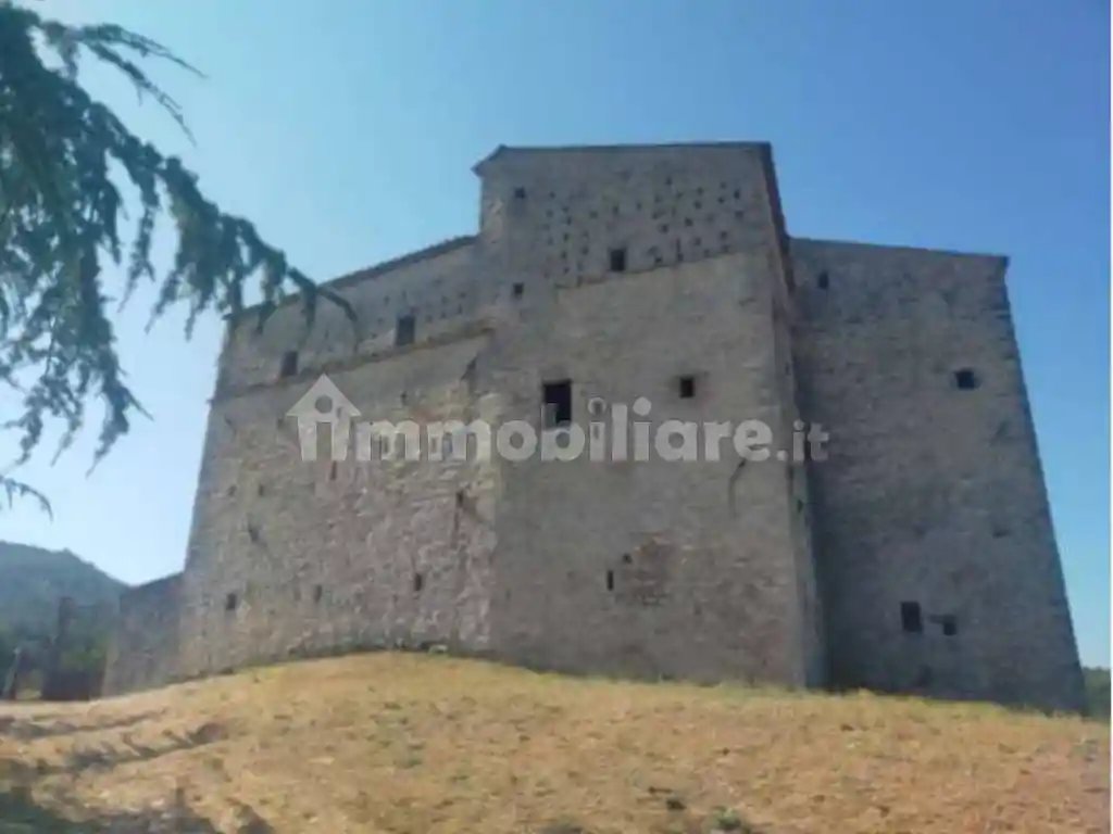 Palazzo - Stabile in vendita a Massa Martana