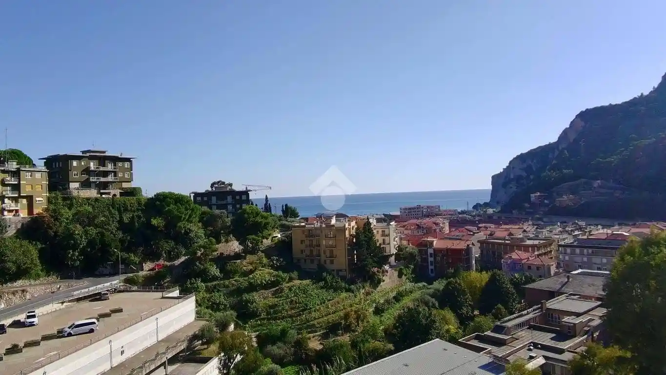 Appartamento in vendita a Finale Ligure