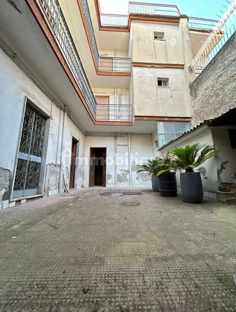 Palazzo - Edificio in vendita a Crispano