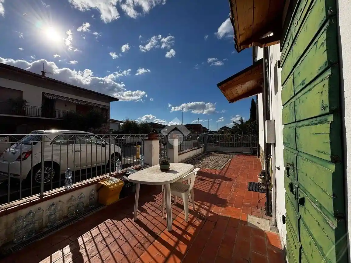 Casa indipendente in vendita a Massa e Cozzile