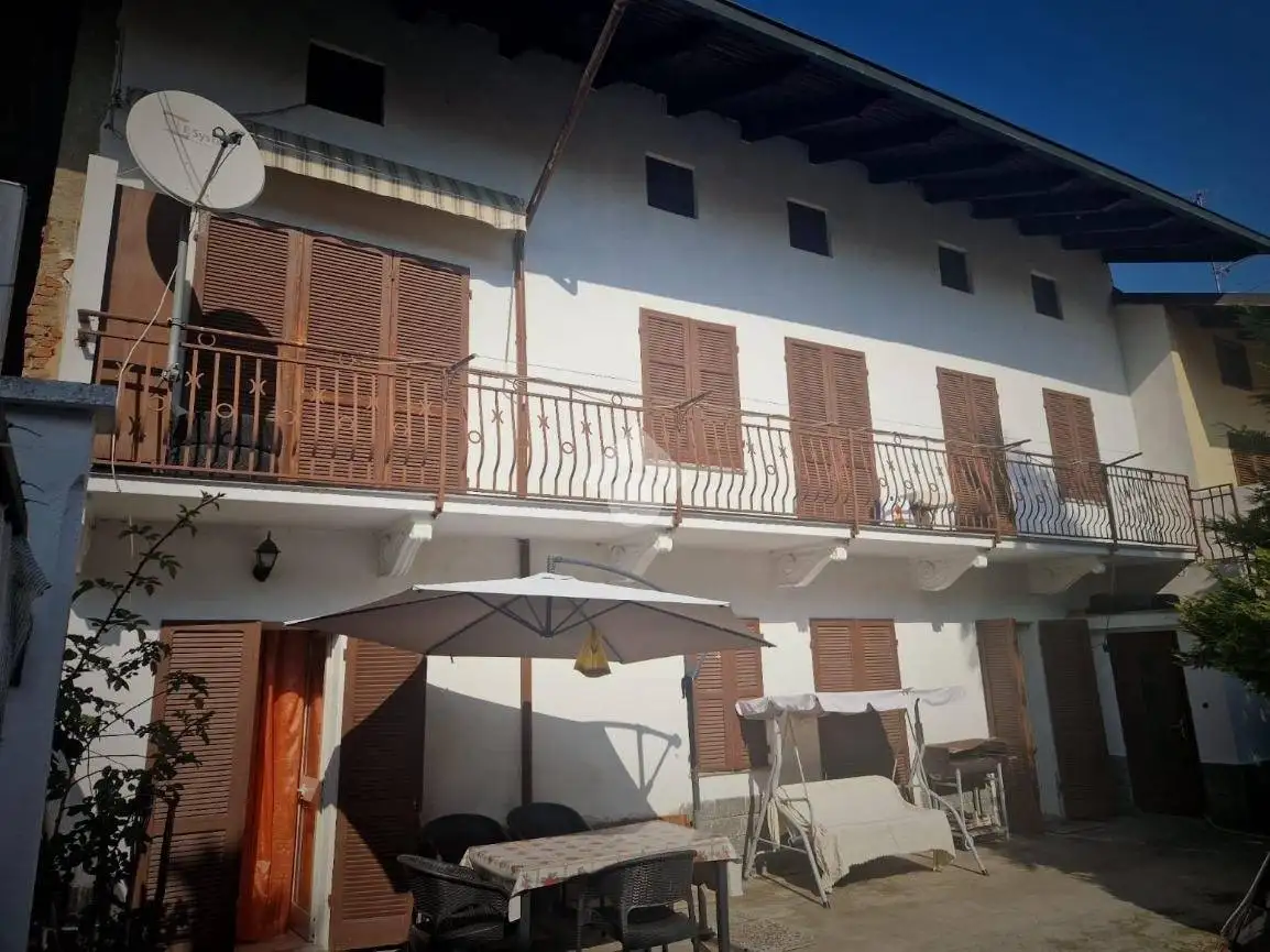 Casa indipendente in vendita a Alice Castello