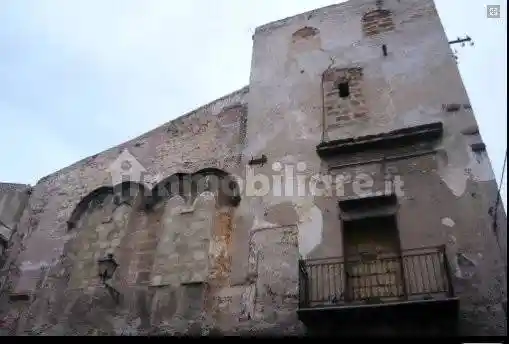 Palazzo - Edificio in vendita a Palermo