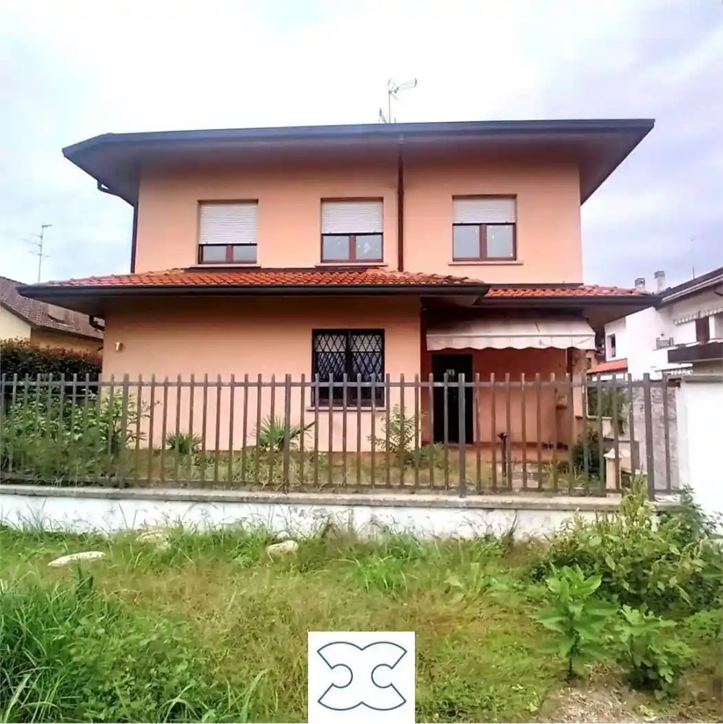 Villa in vendita a Gorla Minore