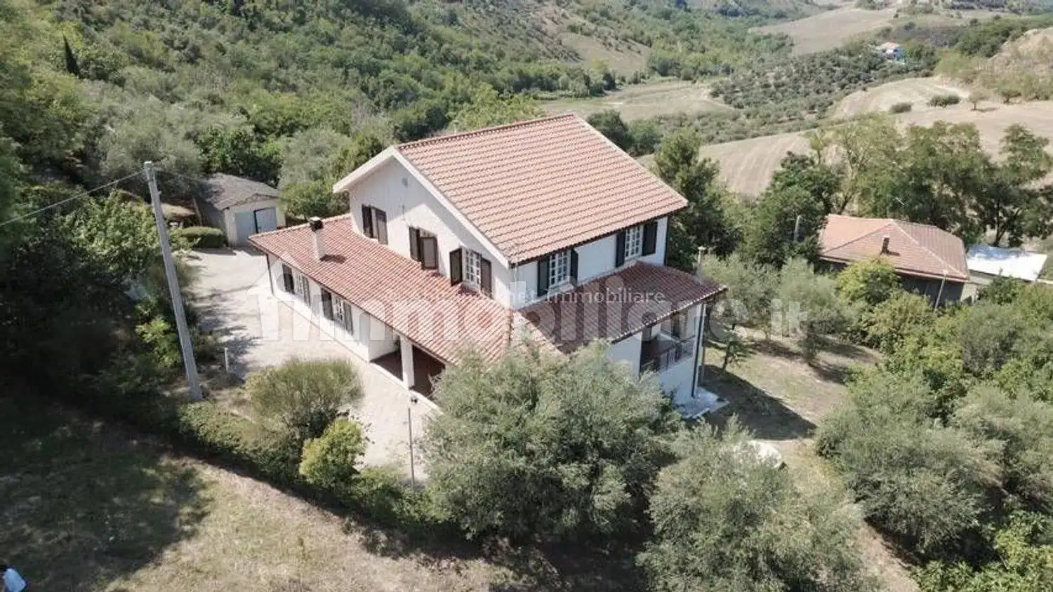 Villa in vendita a Collecorvino