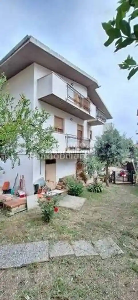 Villa unifamiliare via Aldo Moro, Centro, Loreto Aprutino - foto 2