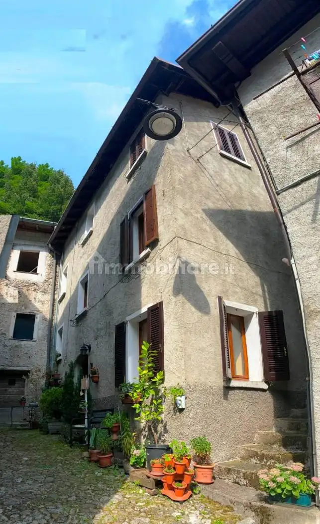 Casa indipendente in vendita a Cassiglio
