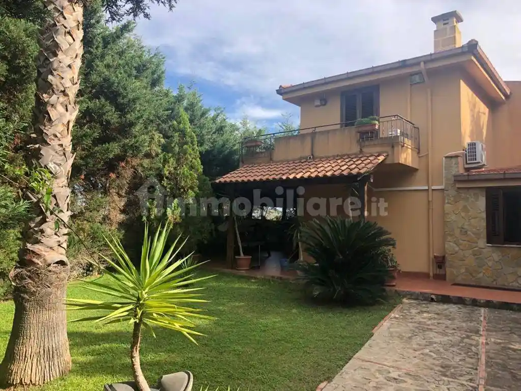 Villa in vendita a Altavilla Milicia