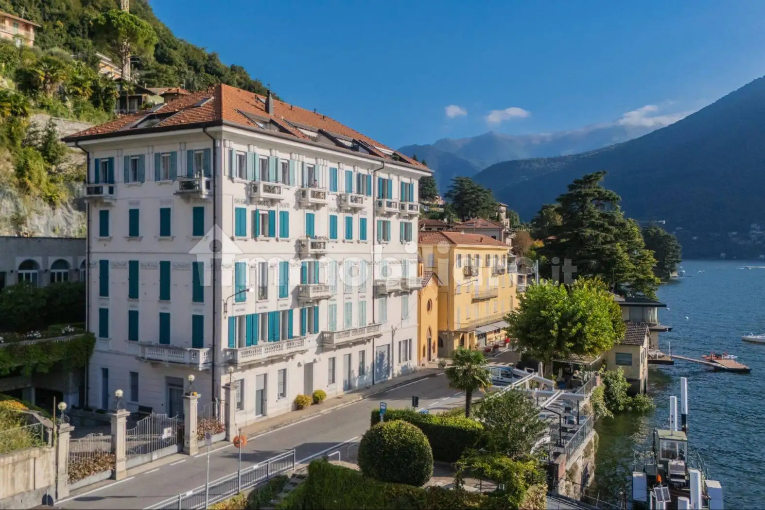 Bilocale via Regina 117, Centro, Carate Urio