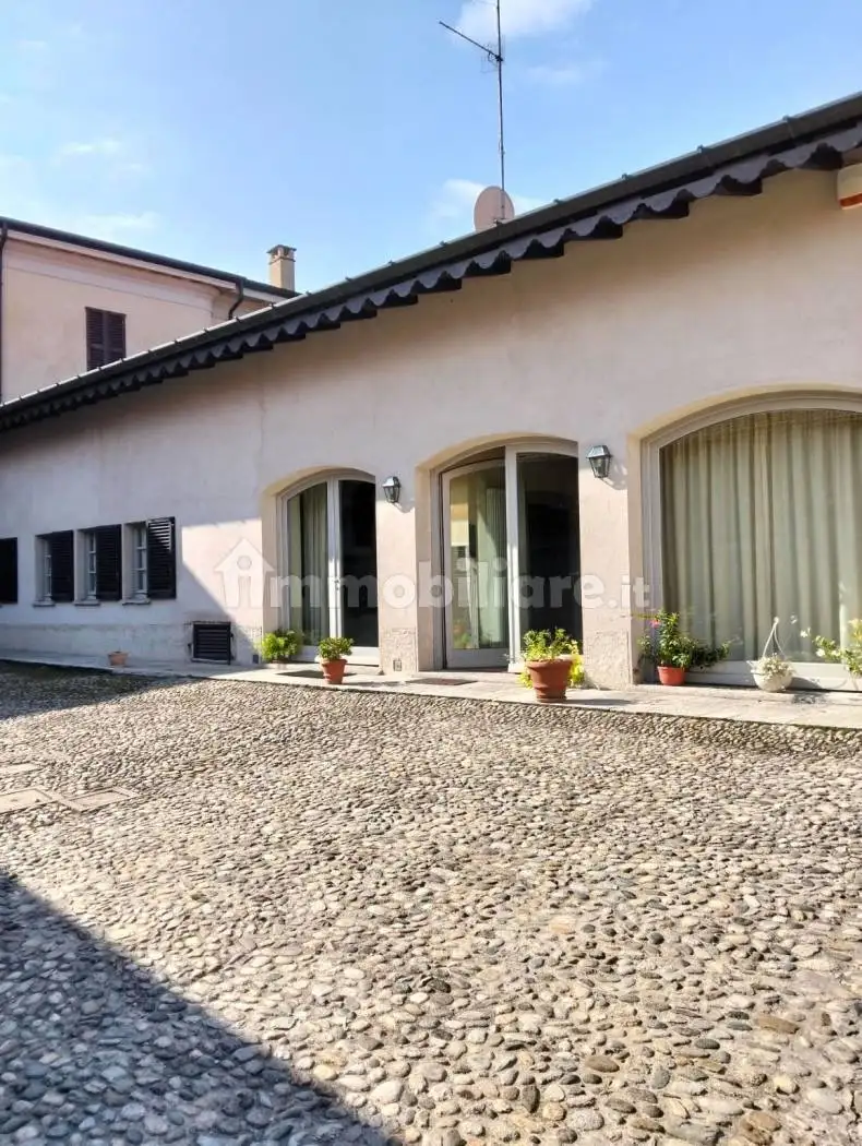 Villa in affitto a Ispra