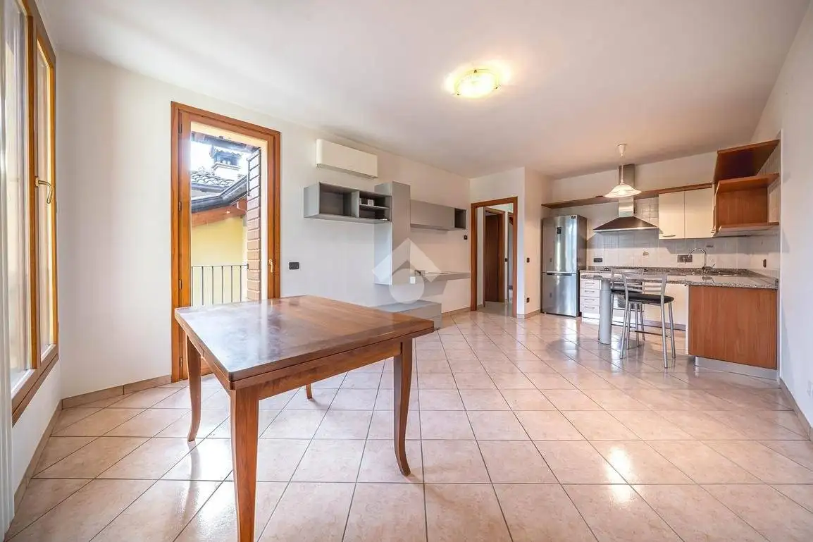 Appartamento in vendita a Viano