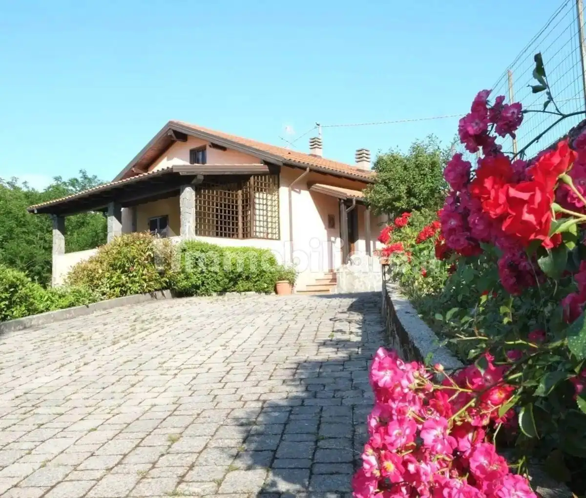 Casa indipendente in affitto a Riccò del Golfo di Spezia