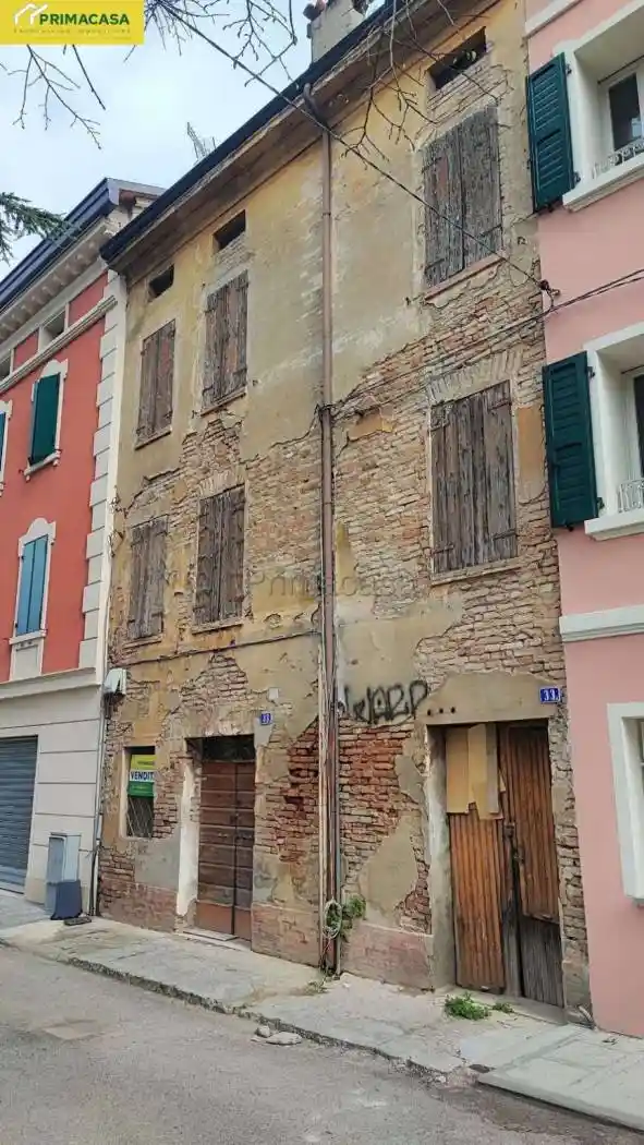 Palazzo - Edificio in vendita a Carpi