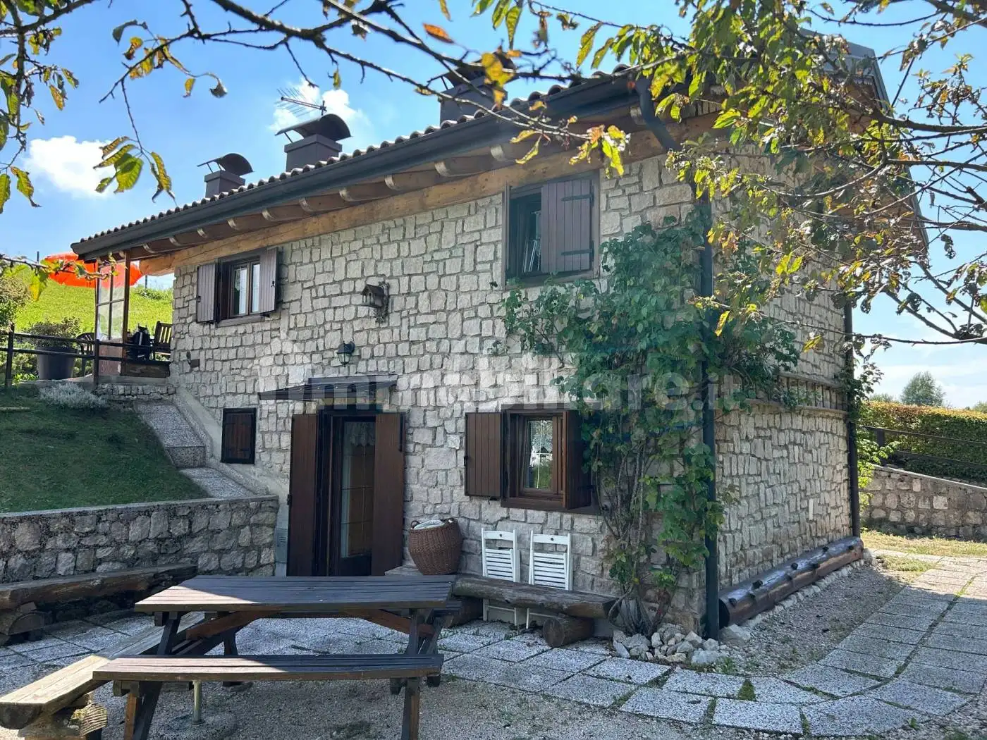 Villa in vendita a Ronzo-Chienis