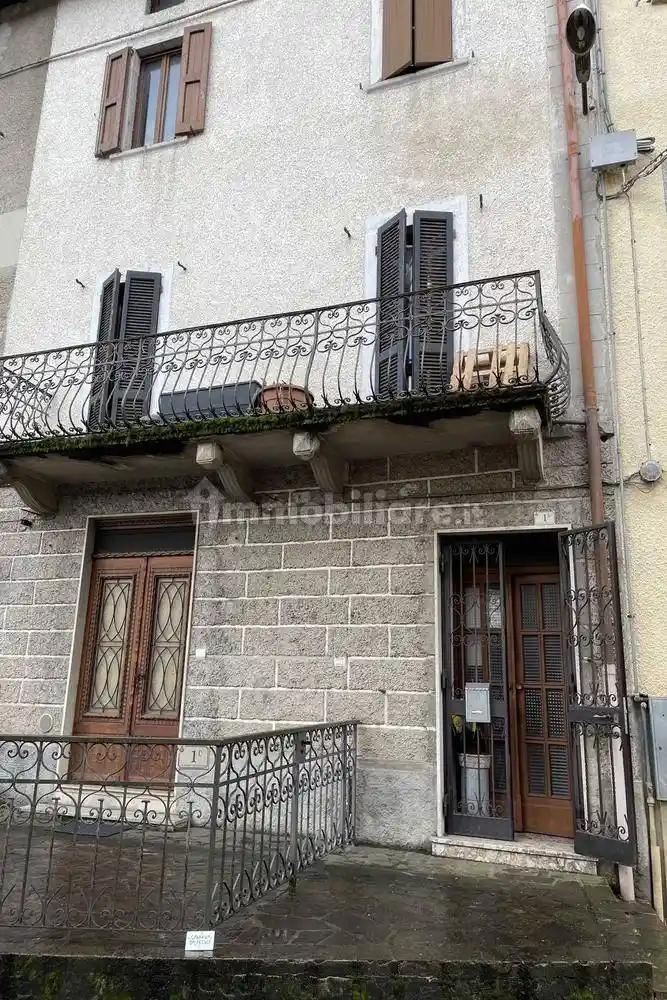 Palazzo - Stabile in vendita a Sant'Omobono Terme