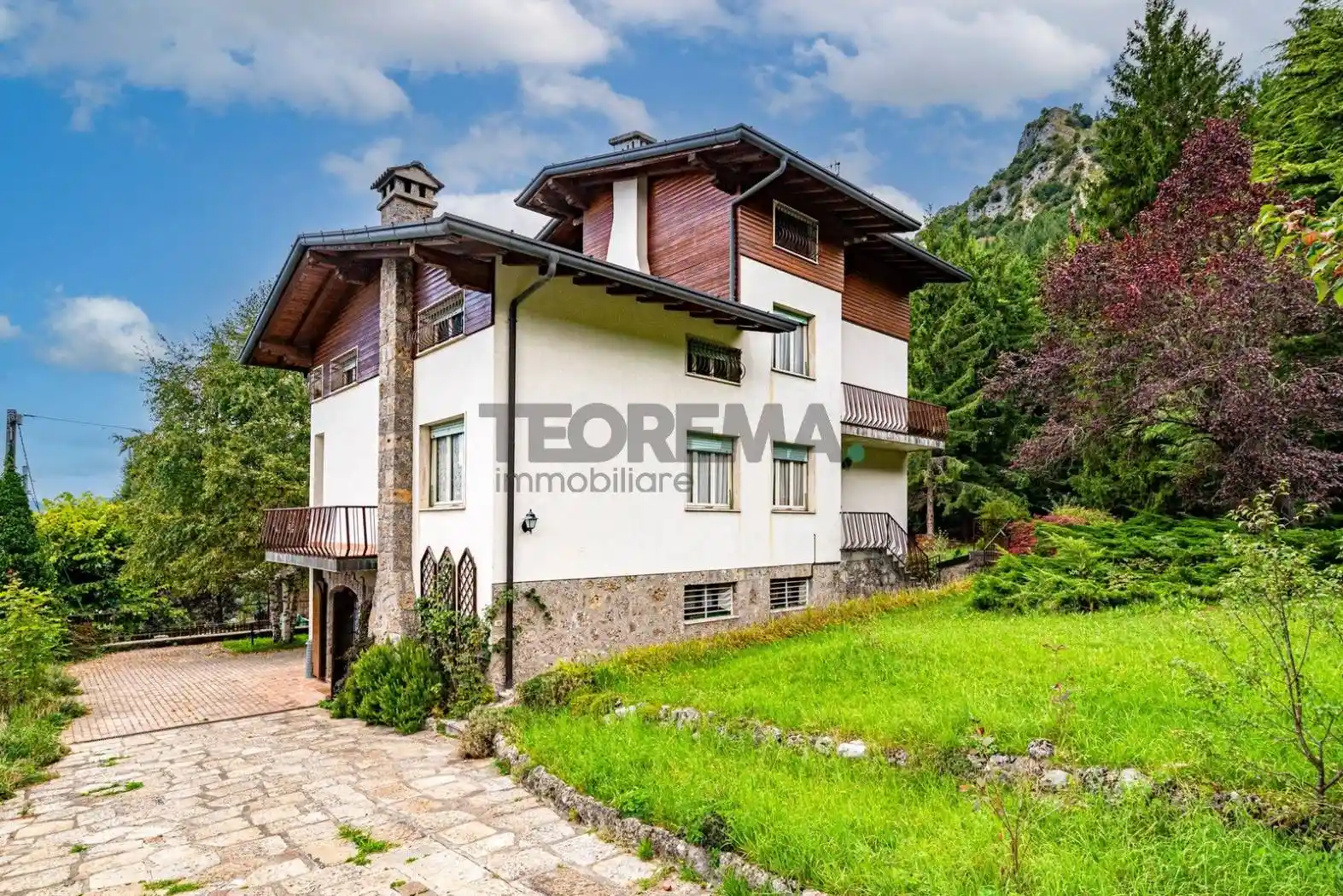 Villa in vendita a Castione della Presolana