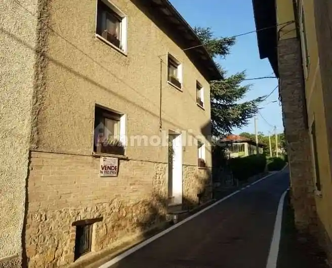 Terratetto unifamiliare 70 m², buono stato, Canossa - foto 2