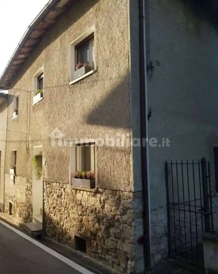 Terratetto unifamiliare 70 m², buono stato, Canossa - foto 3