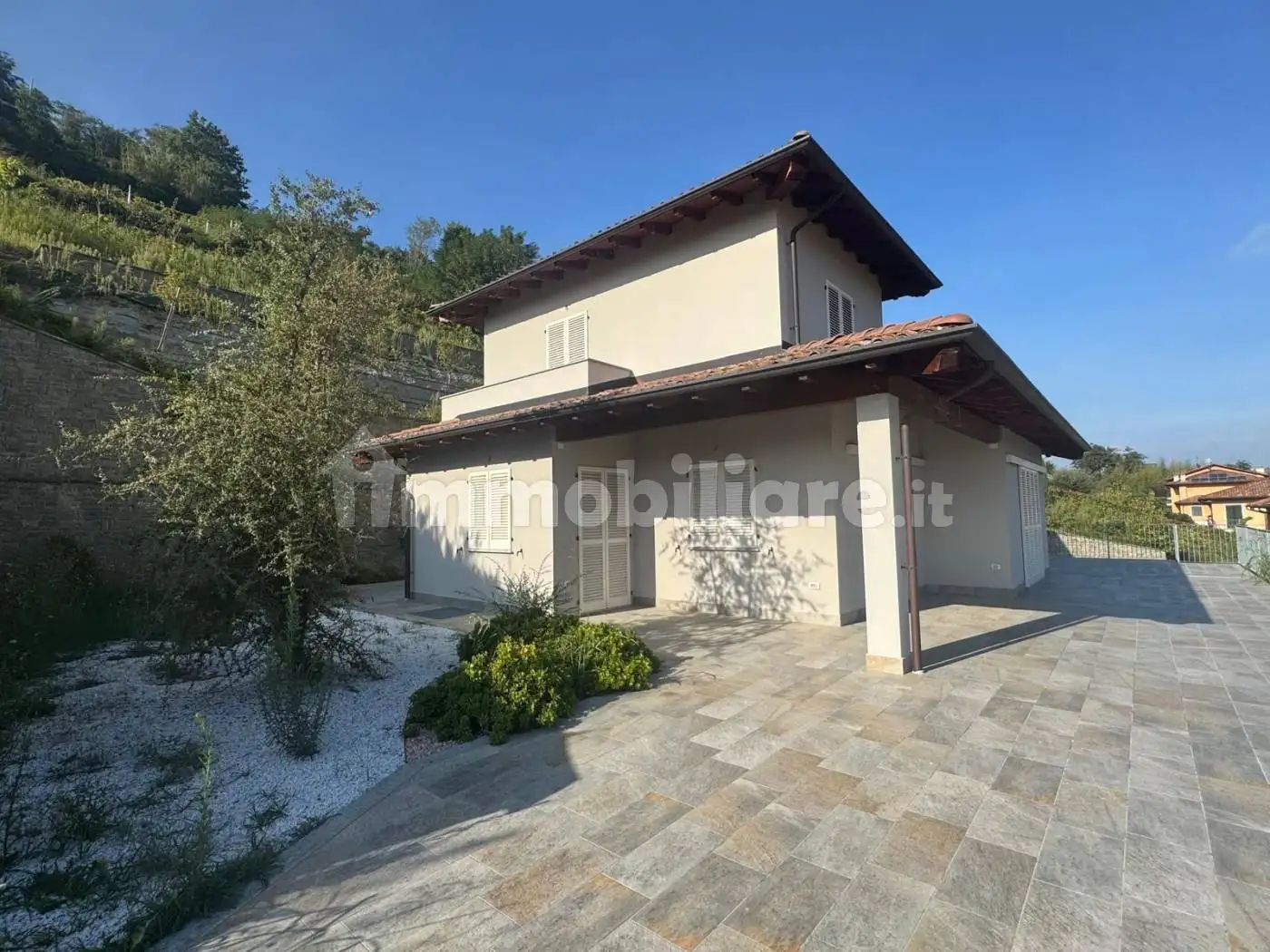 Villa in vendita a Santo Stefano Belbo