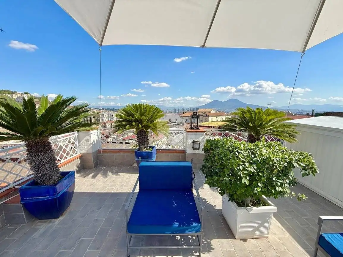 Appartamento in vendita a Napoli