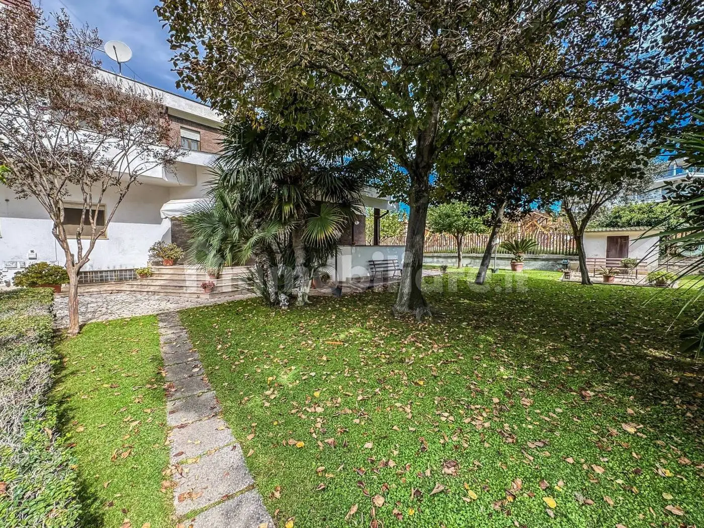 Villa bifamiliare in vendita a Roma