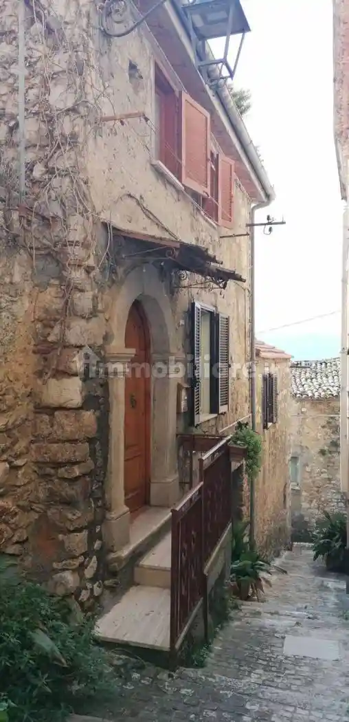 Trilocale via Del Bivio, 1, Centro, Castro dei Volsci - foto 2
