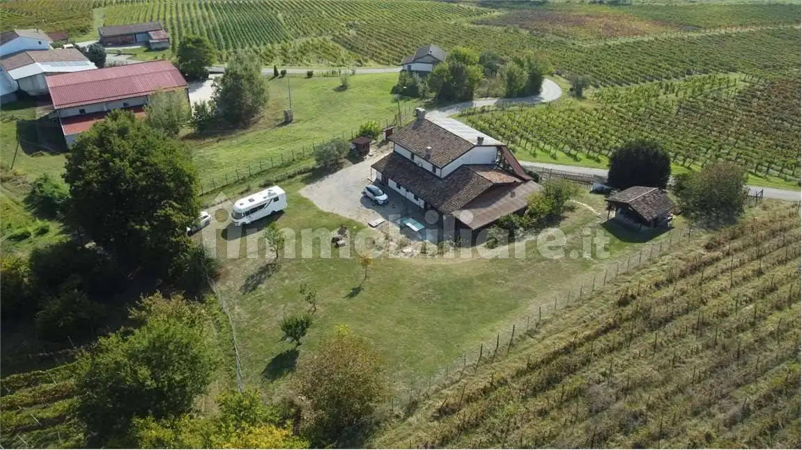 Villa in vendita a Castana