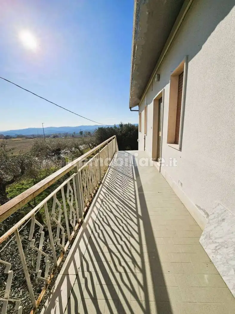 Villa unifamiliare Strada Piccianello, 14, Elice - foto 4