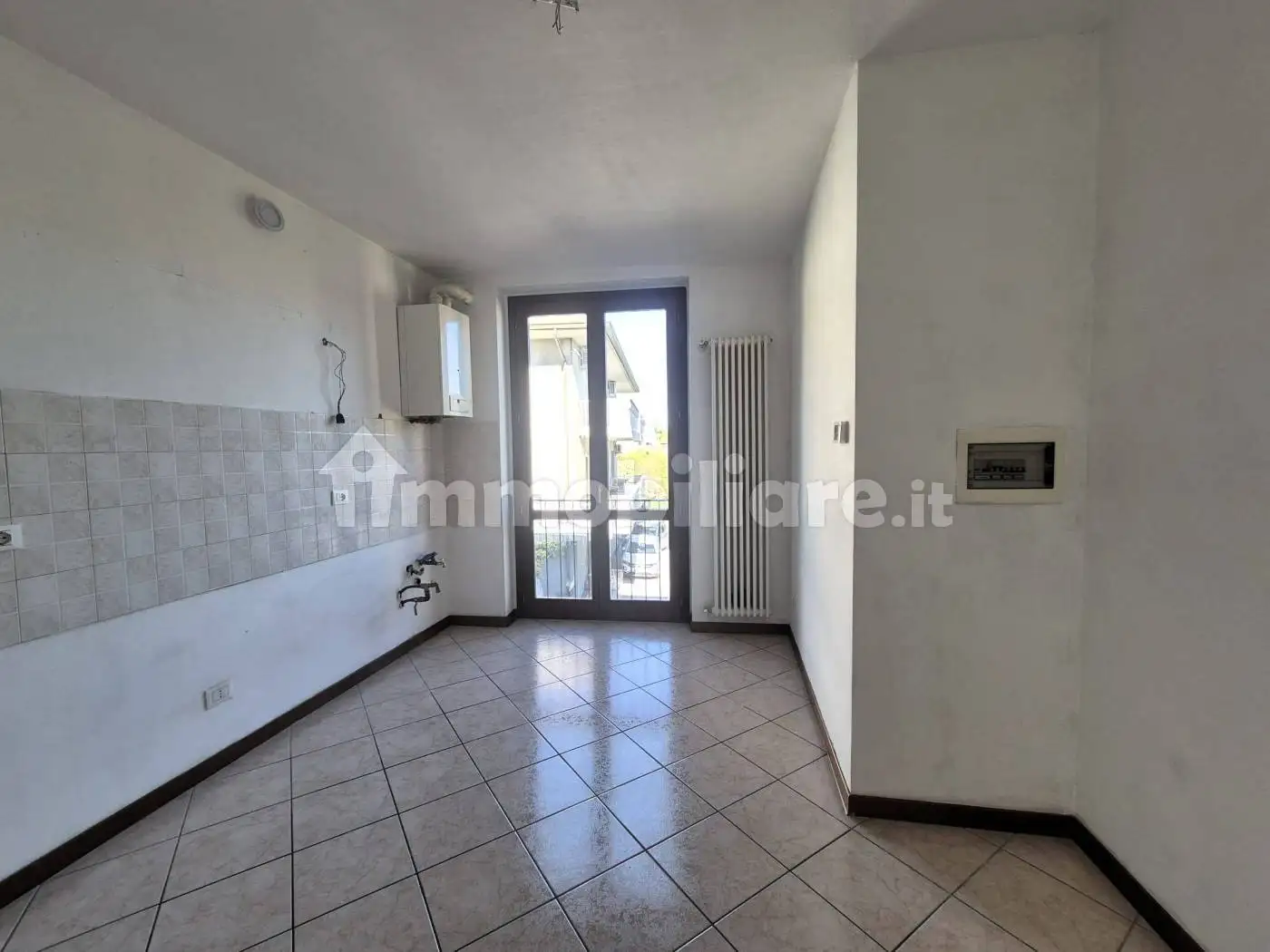 Bilocale via Angelo Longoni, Semicentro, Cantù - foto 2