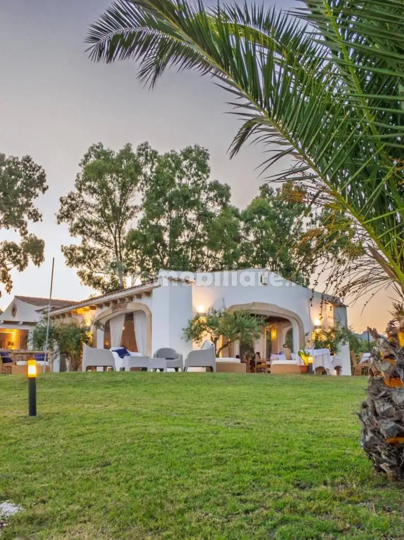 Palazzo - Edificio in vendita a Orosei