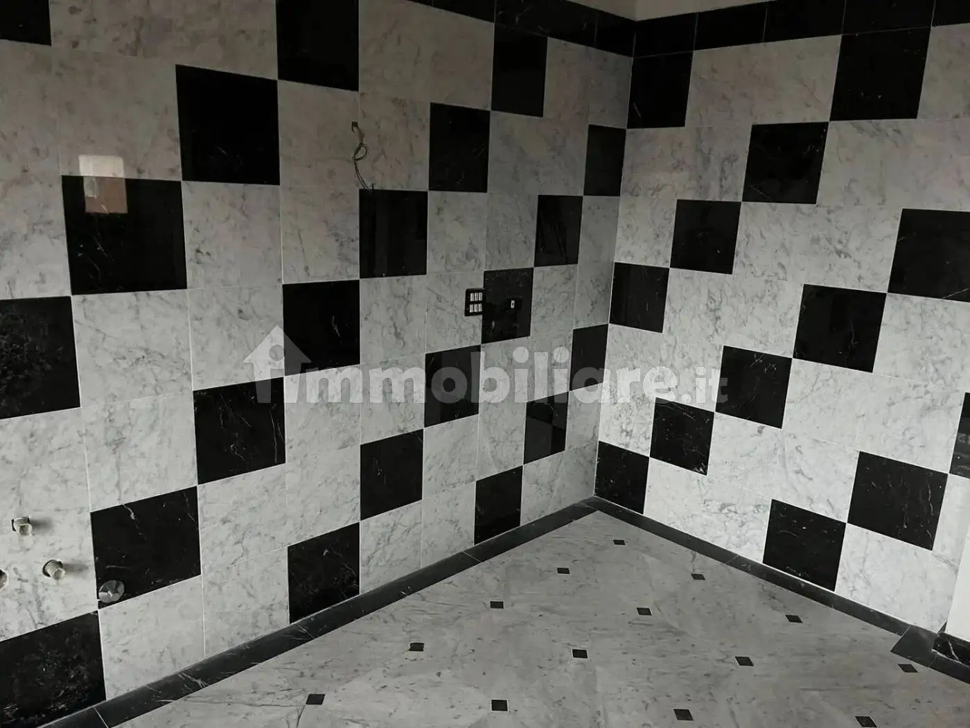 Appartamento in affitto a Carrara