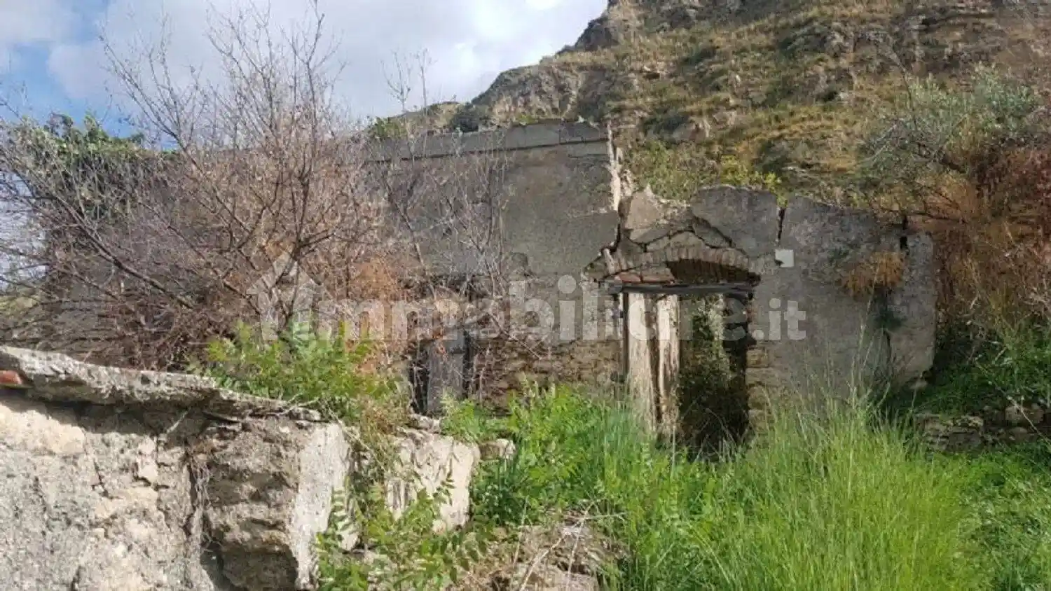 Rustico - Casale in vendita a Barcellona Pozzo di Gotto