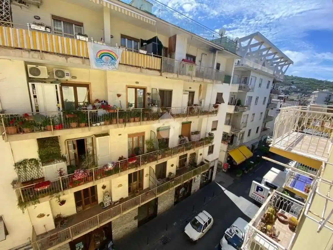 Trilocale via nicotera 24, Centro, Vico Equense - foto 2