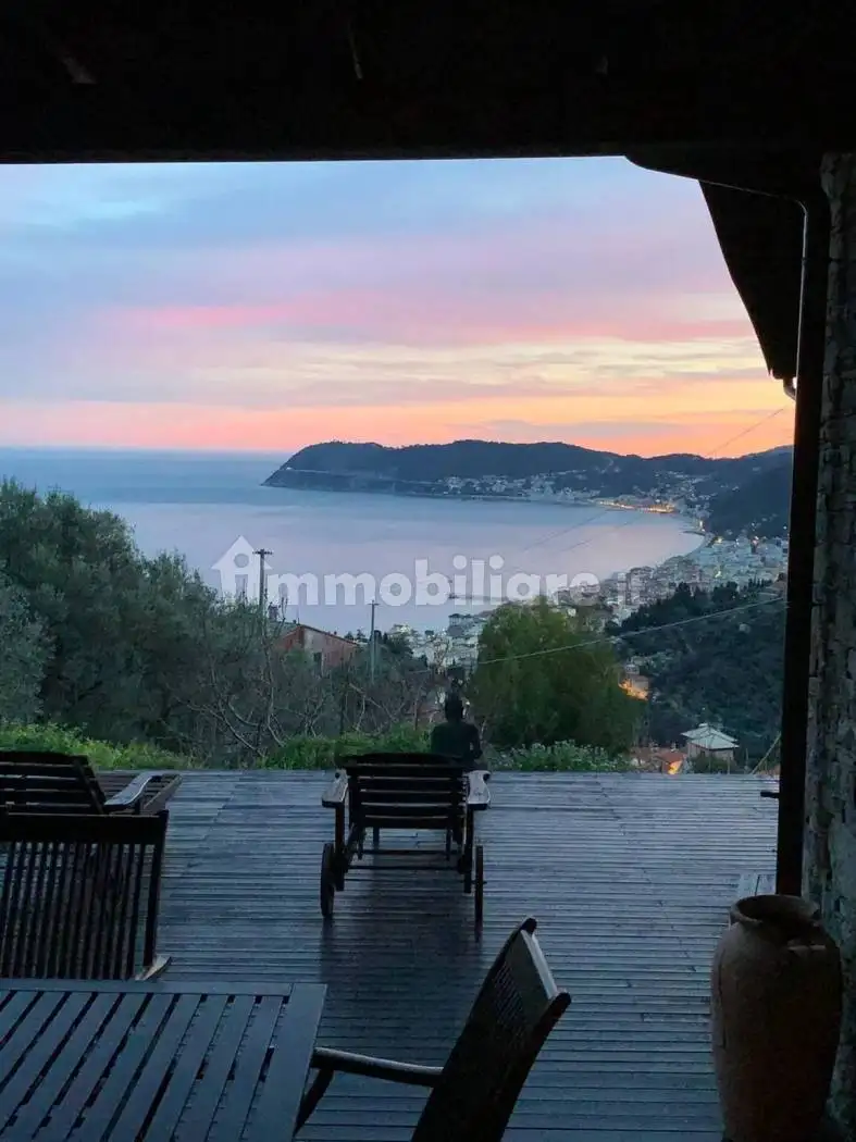 Villa in vendita a Alassio