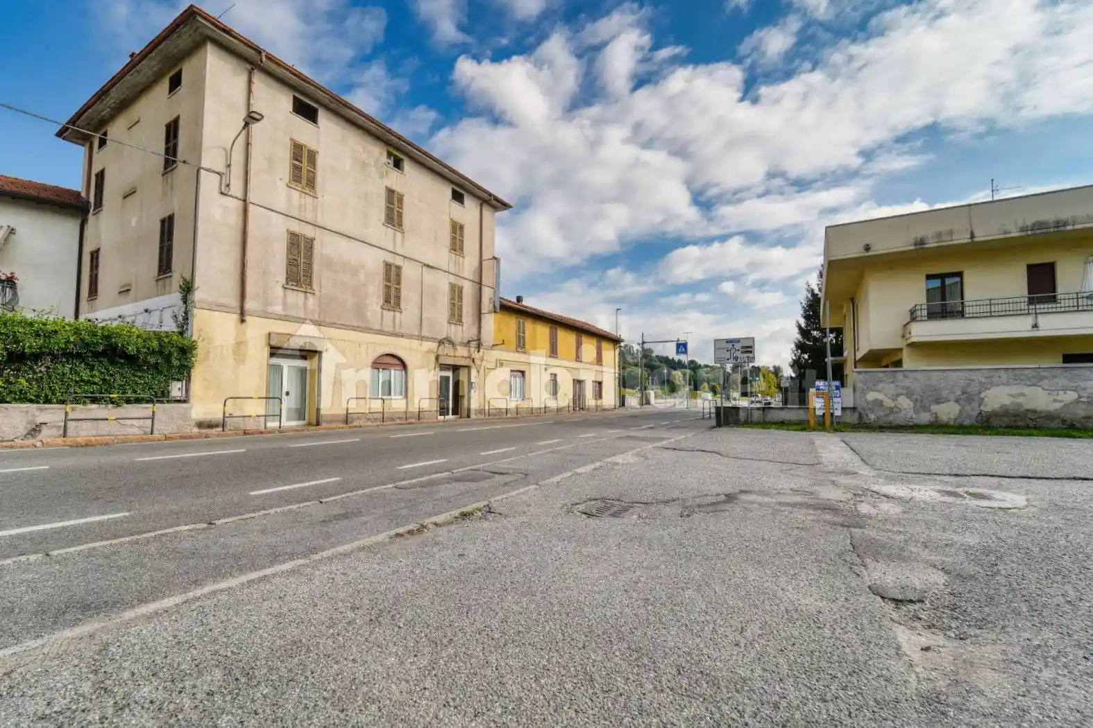 Palazzo - Edificio in vendita a Montano Lucino